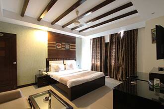 Hotel Luxury 8, New Delhi 3